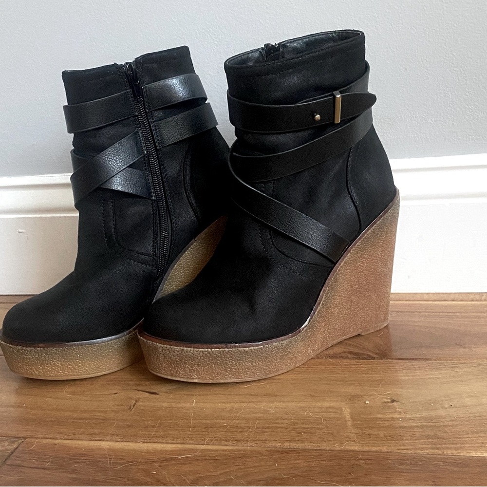 Nicole Miller black leather wedge booties